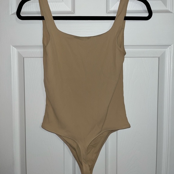 Aritzia Babaton Ribbed Contour Bodysuit - Picture 2 of 2